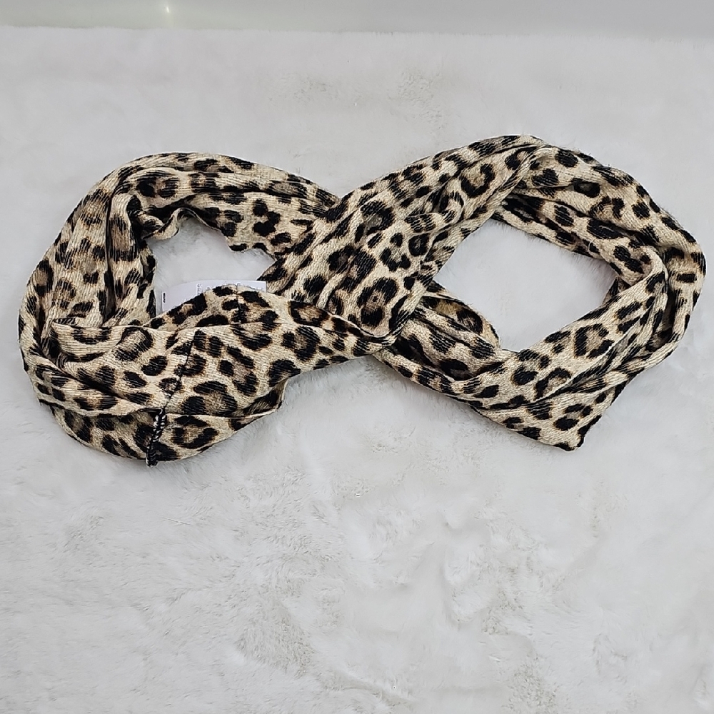 MICHAEL Michael Kors Leopard Print Infinity Scarf